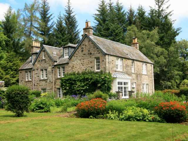 Five star luxury country home in Perthshire on 20 acres of gardens & grounds