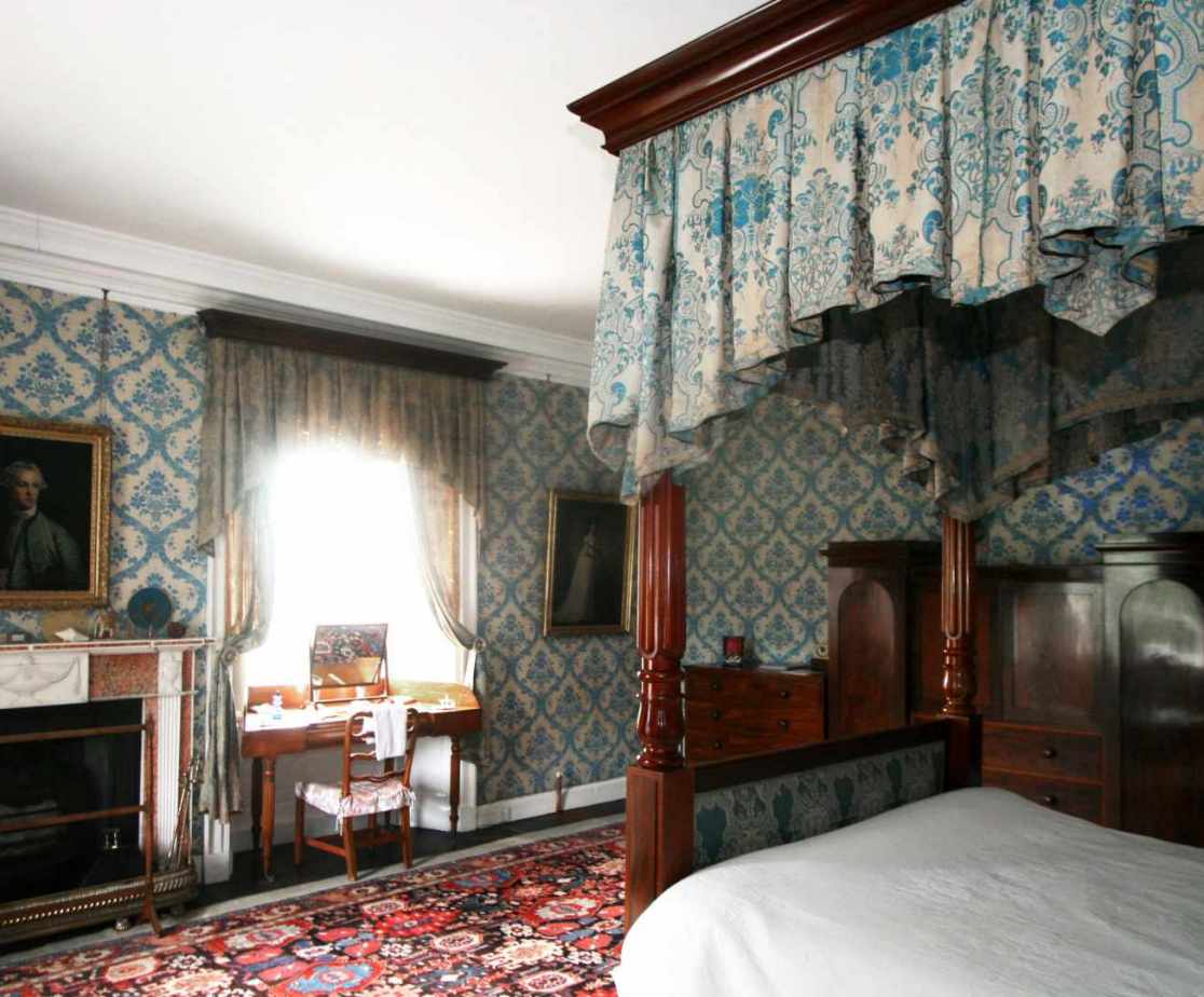 The \'Blue\' four poster bedroom on the second floor
