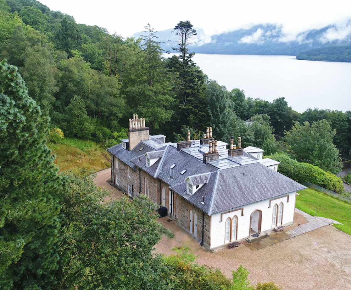 Large luxury house on Loch Lomond