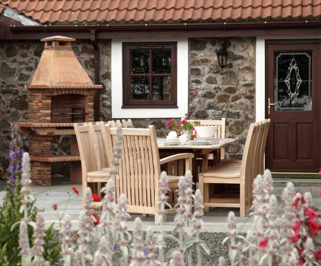 Enjoy BBQ\'s in the Summer months with the \'al fresco\' dining area
