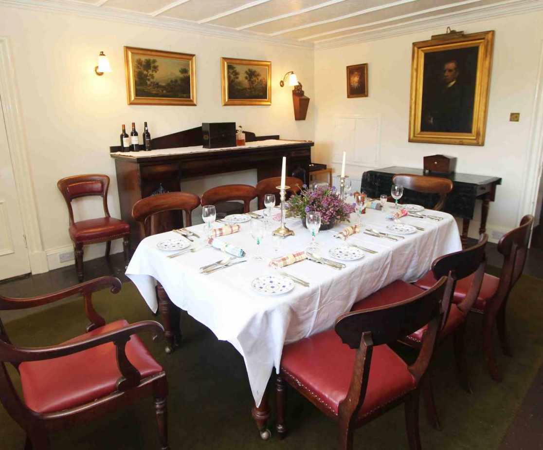 The dining room tables can be joined or remain separate