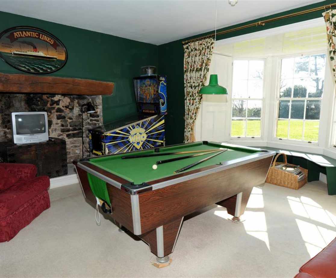 Holiday manor house gower games room