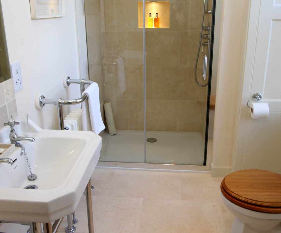 The one en-suite shower room available for room 4