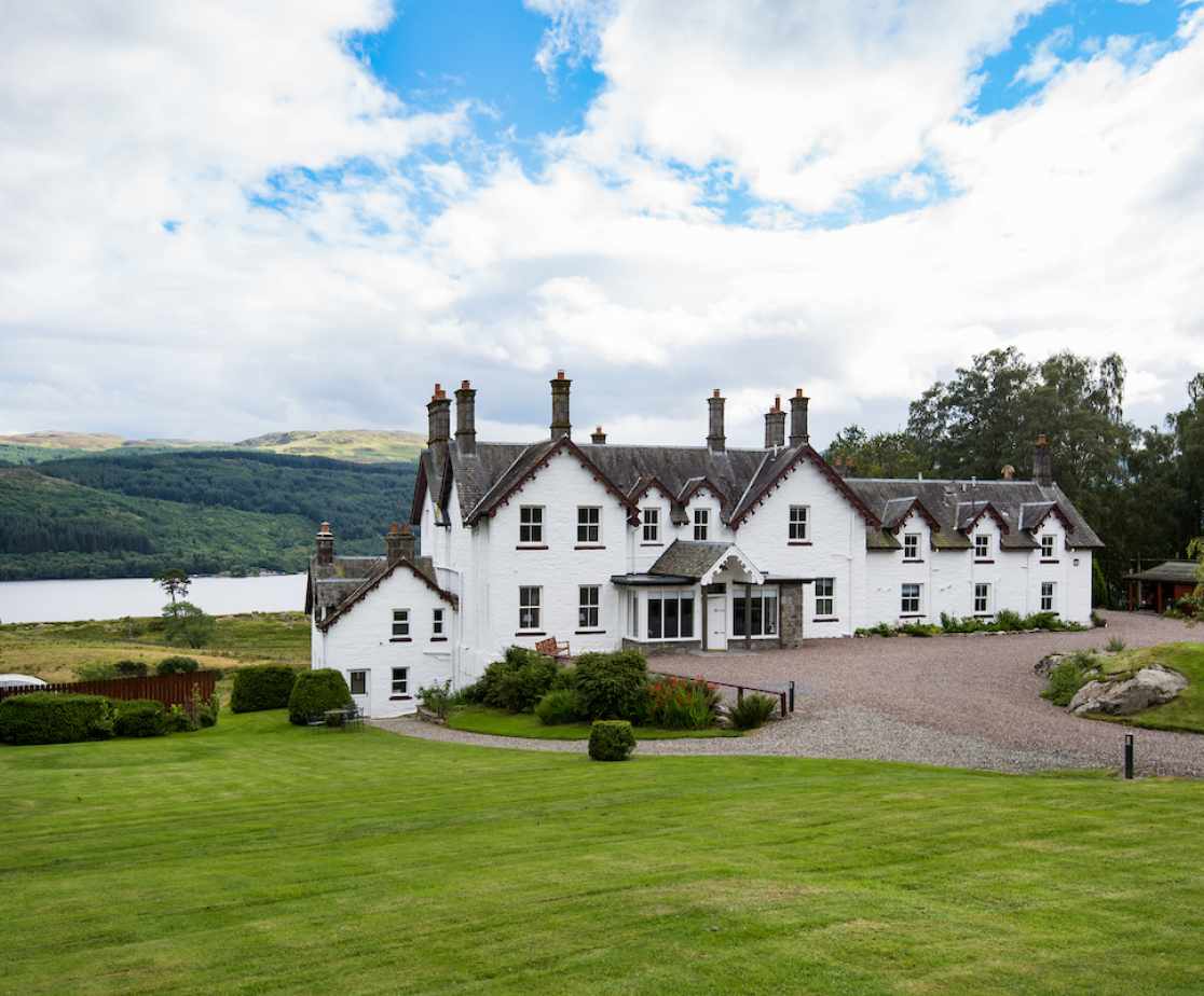 A warm welcome awaits at this beautiful holiday house by Loch Tay