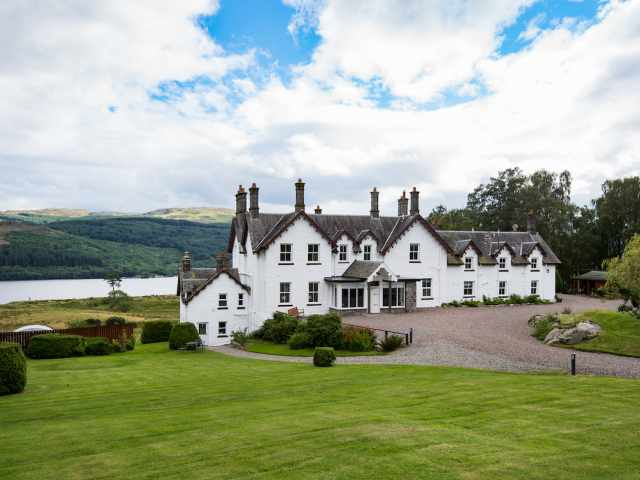 A warm welcome awaits at this beautiful holiday house by Loch Tay