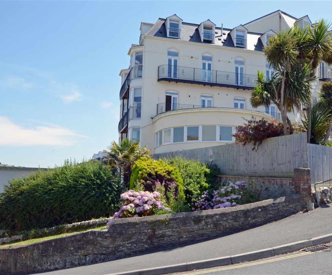 Balmoral is minutes from the sea, shops, bars and restaurants - a perfect location!