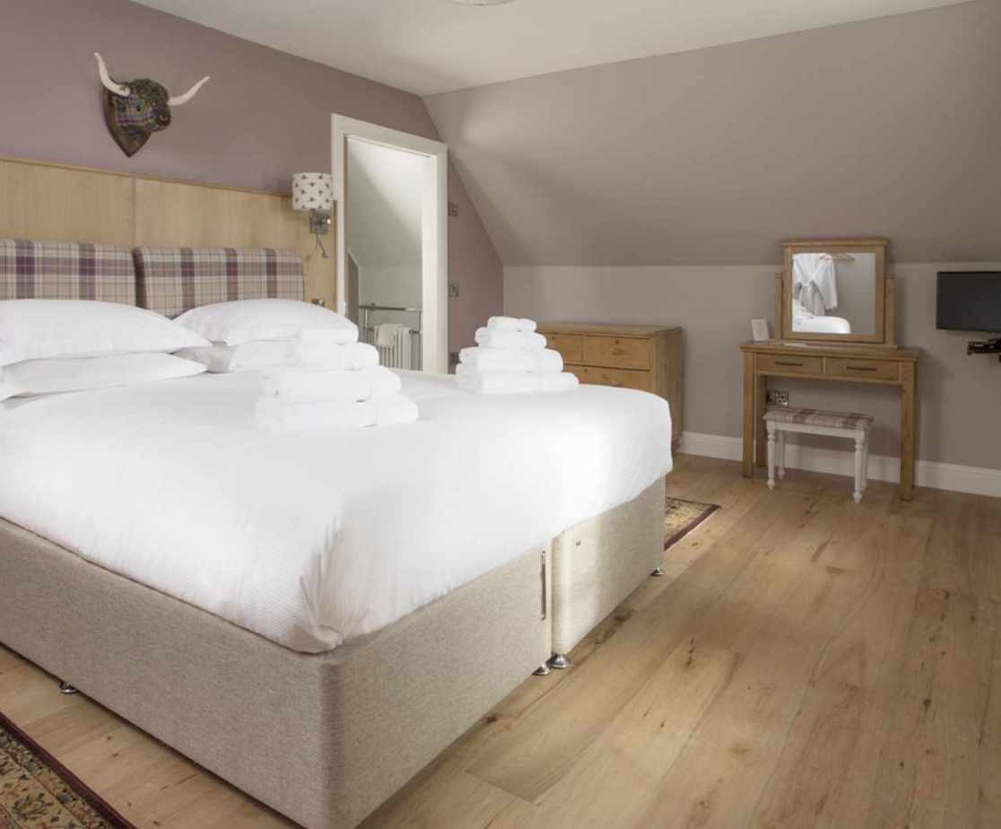 Luxury Perthshire Farmhouse, Super-King Double Zip and LInk  Bedroom