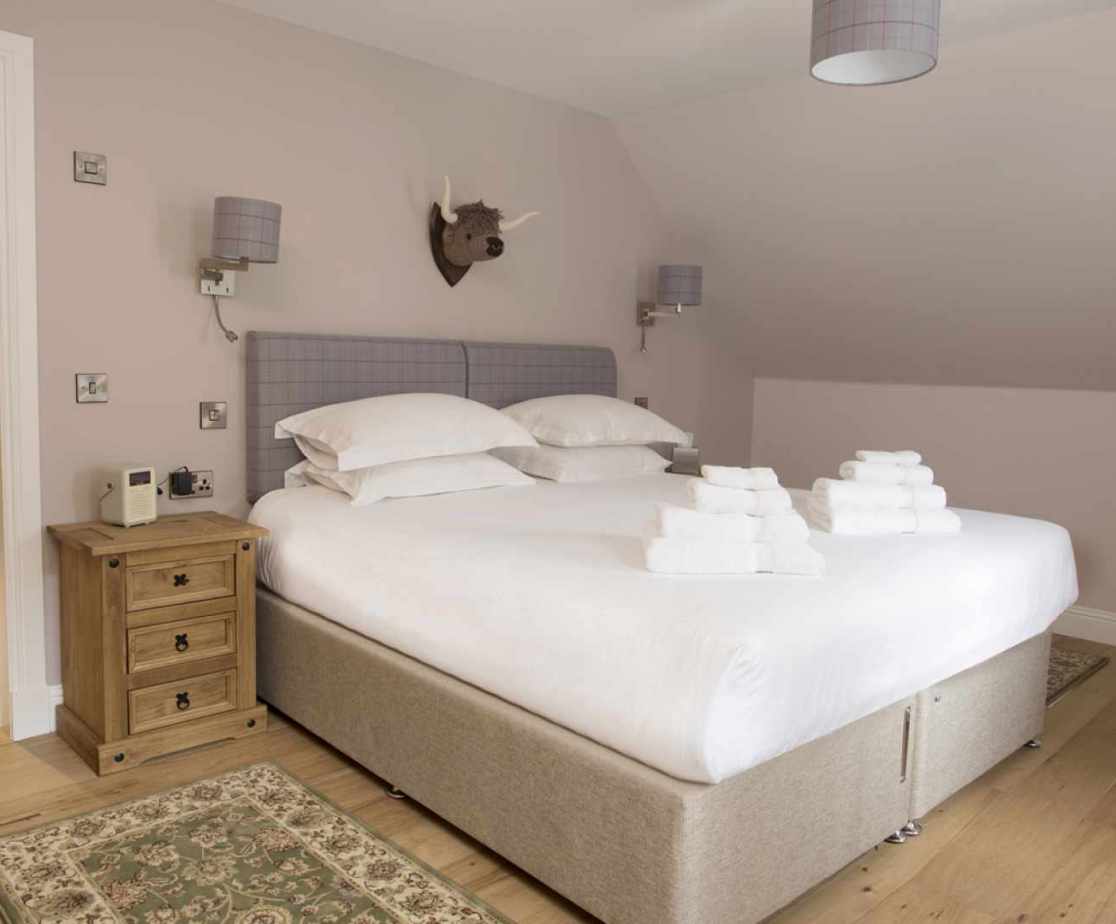 Luxury Perthshire Farmhouse, Super-King Double Zip and LInk  Bedroom