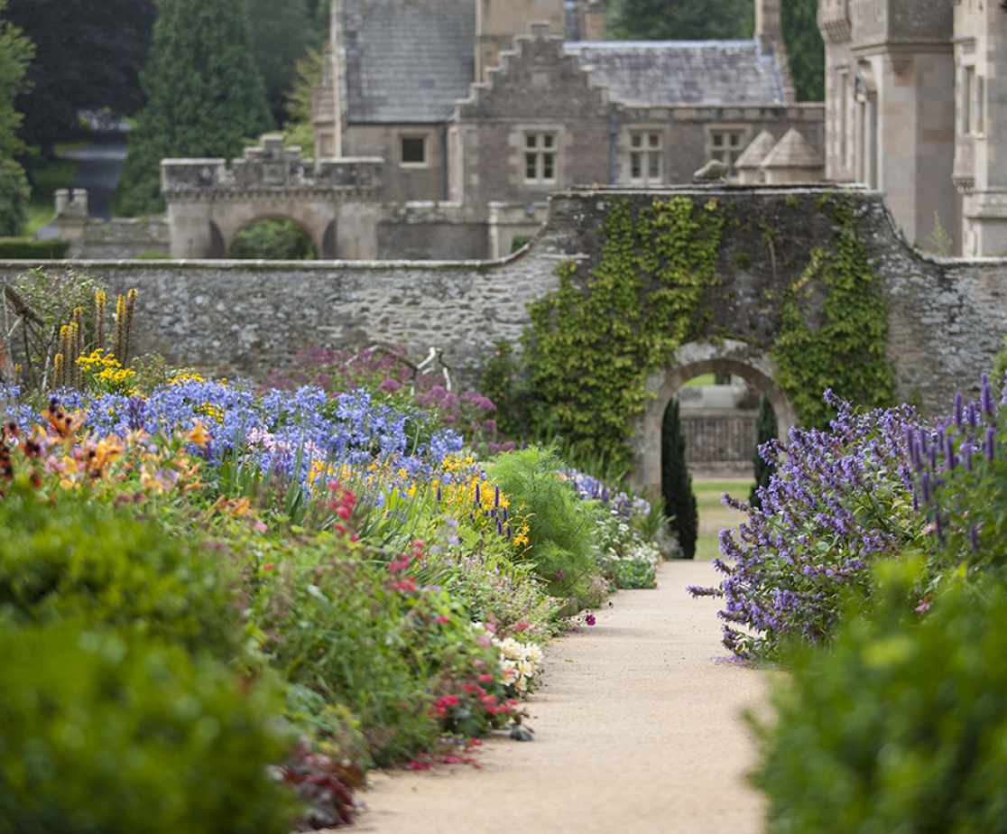 Gardens | Luxury Melrose Castle